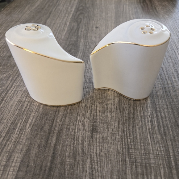 Porcelain Salt and Pepper Shakers White and Gold Color Olympic Porcelain - Picture 3 of 8